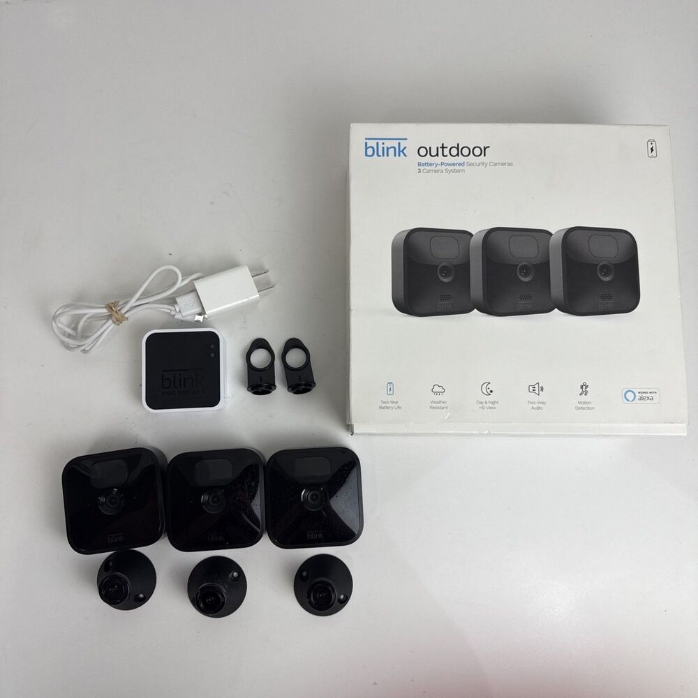 *PARTS ONLY* Blink 3rd Generation Indoor/Outdoor Camera Kit BCM00400U REGISTERED